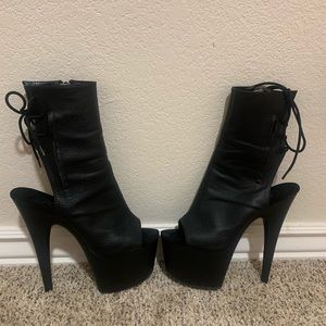 Pleaser 7 inch heel Size 9